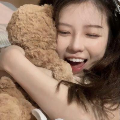 随盲柳入眠的女人